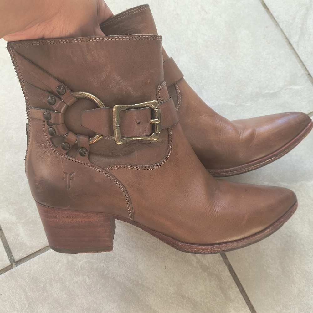 FRYE Zoe Ring Cognac Brown Leather Harness Boots Women's 7 - Picture 2 of 11